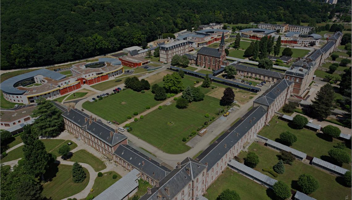 professionnel et étudiants au Nouvel Hôpital de Navarre